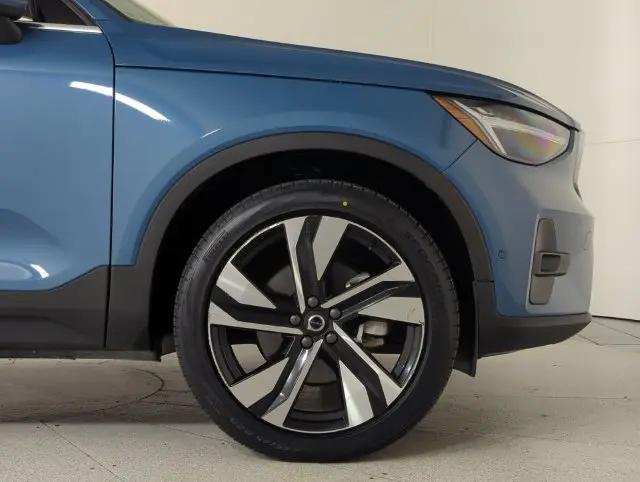 2024 Volvo XC40 B5 Plus Bright Theme