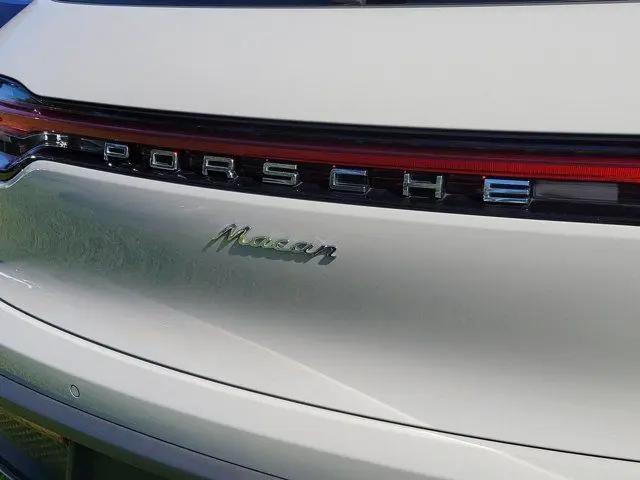 2022 Porsche Macan Macan