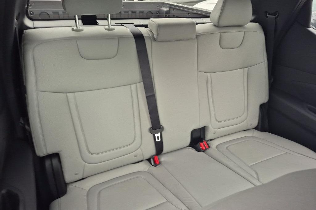 New 2027 Green Hyundai SE FWD image 19
