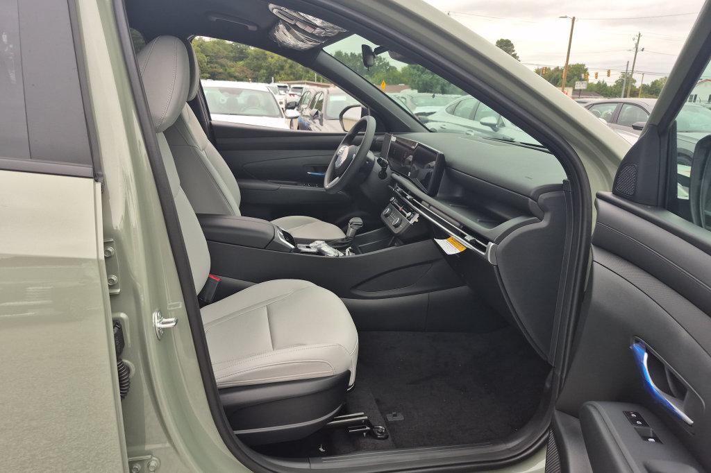 New 2027 Green Hyundai SE FWD image 20