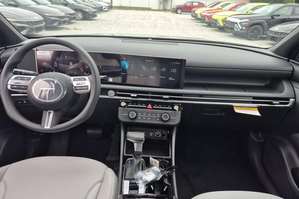 New 2027 Green Hyundai SE FWD image 22