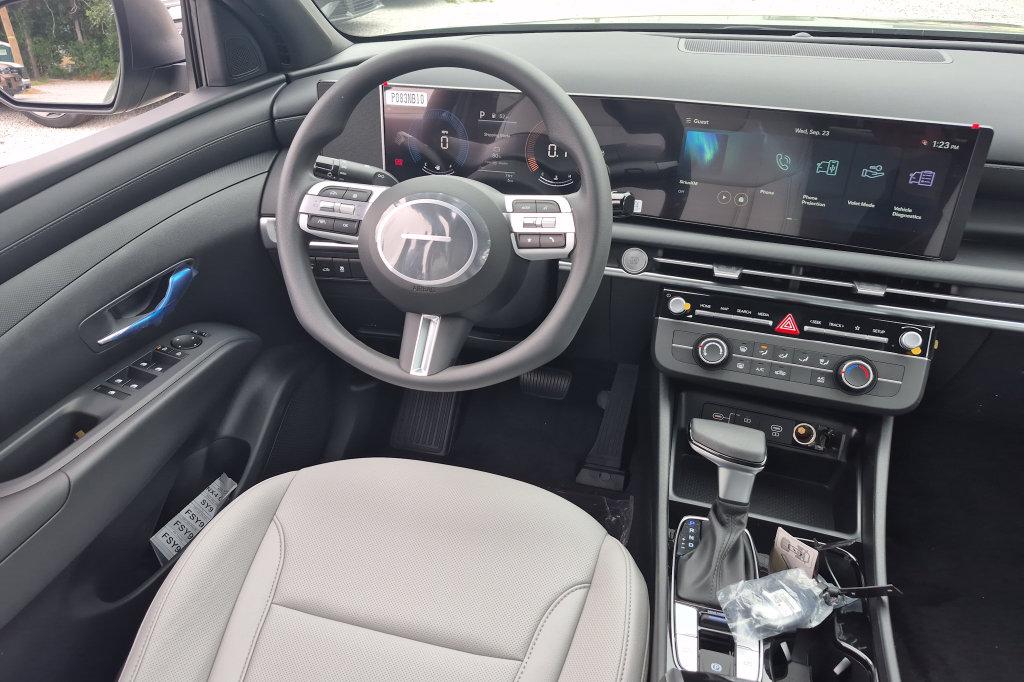 New 2027 Green Hyundai SE FWD image 23