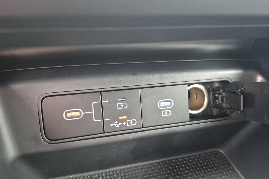 New 2027 Green Hyundai SE FWD image 26