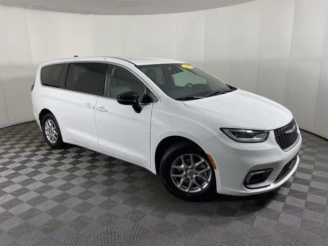 2025 Chrysler Pacifica Select for sale in Alliance, OH