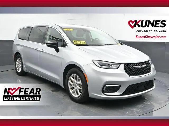 2024 Chrysler Pacifica Touring L for sale in Delavan, WI