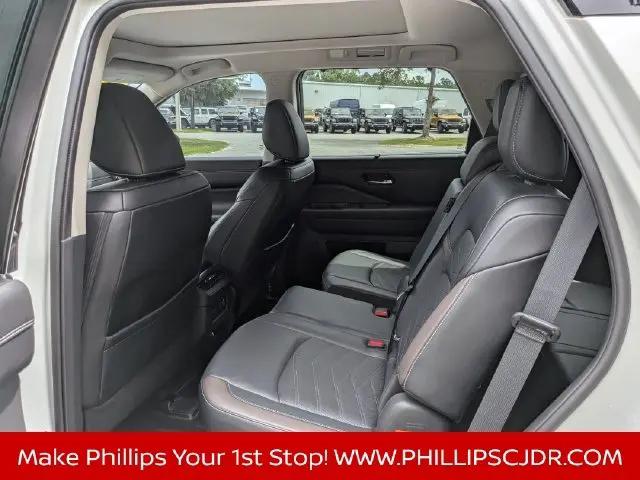 2023 Nissan Pathfinder Platinum 4WD
