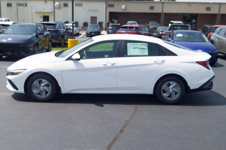 New 2026 White HYUNDAI SE image 8