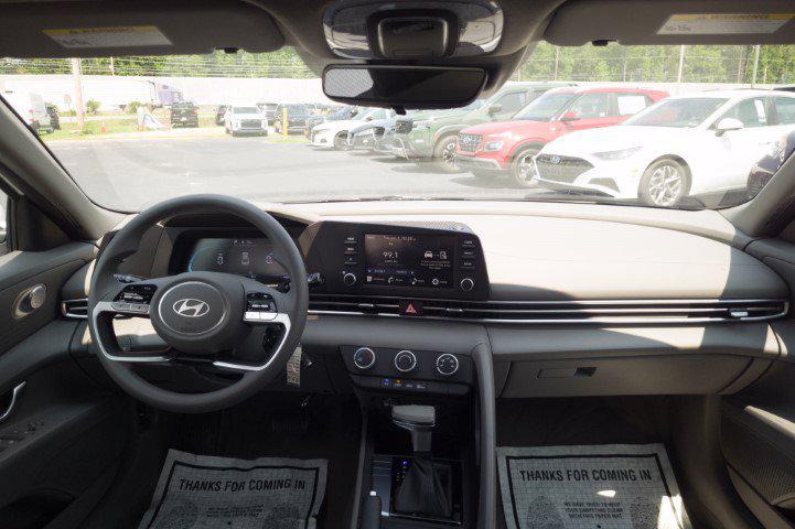New 2026 White HYUNDAI SE image 18
