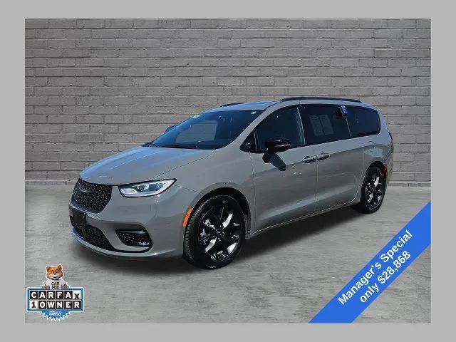 2025 Chrysler Pacifica Limited for sale in Garden City, MI