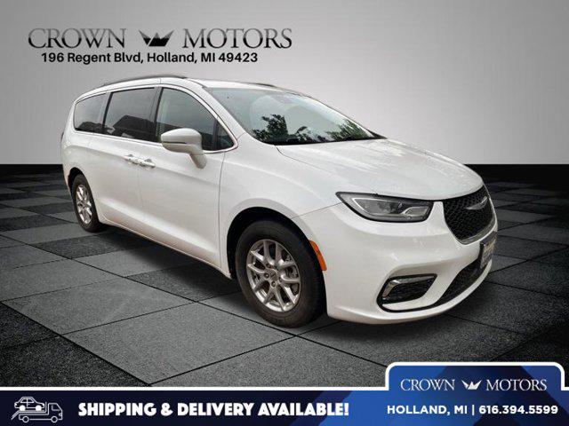 2022 Chrysler Pacifica Touring L for sale in Holland, MI