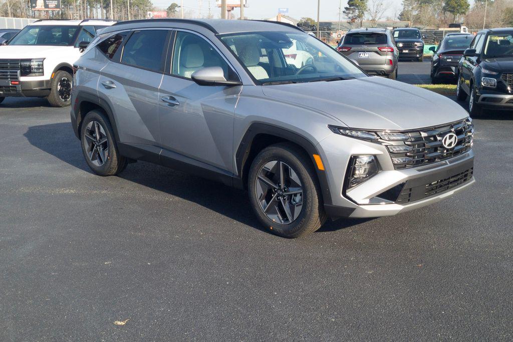 New 2026 Shimmering Silver HYUNDAI SEL Plus FWD image 3
