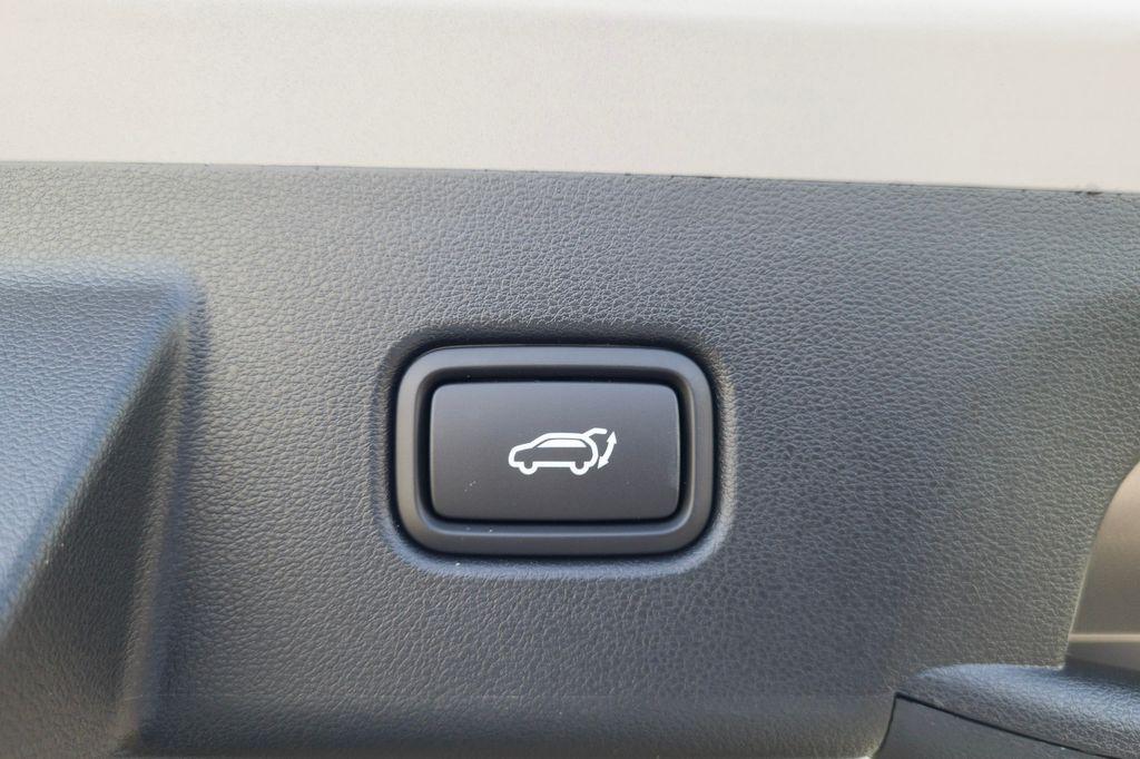 New 2026 Shimmering Silver HYUNDAI SEL Plus FWD image 8