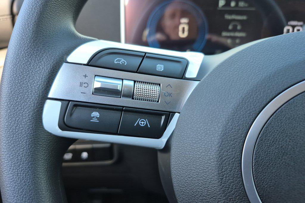 New 2026 Shimmering Silver HYUNDAI SEL Plus FWD image 28