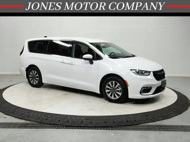 2023 Chrysler Pacifica Hybrid Touring L for sale in Savannah, TN