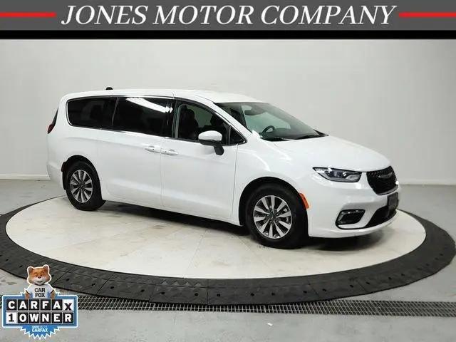 2023 Chrysler Pacifica Hybrid Touring L for sale in Savannah, TN