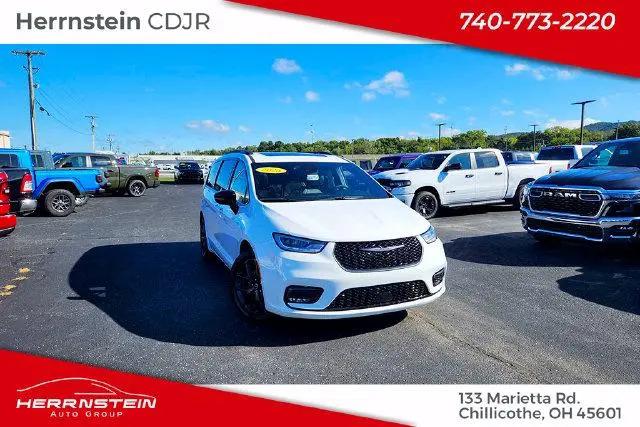 2025 Chrysler Pacifica Limited for sale in Chillicothe, OH