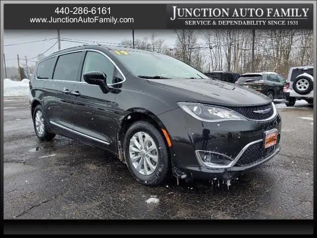 2019 Chrysler Pacifica Touring L for sale in Chardon, OH