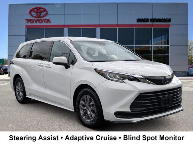 2023 Toyota Sienna LE