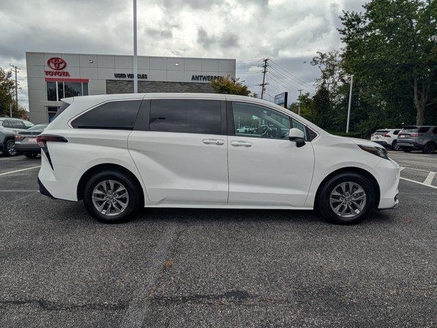 2023 Toyota Sienna LE