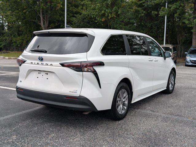 2023 Toyota Sienna LE