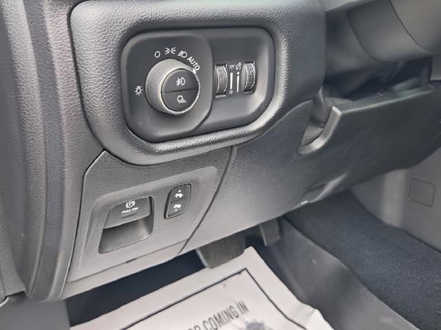 2019 Ram 1500 Big Horn/Lone Star Crew Cab 4x4 57 Box