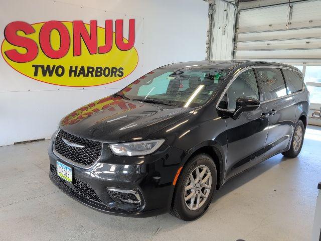 2025 Chrysler Pacifica Select for sale in Two Harbors, MN