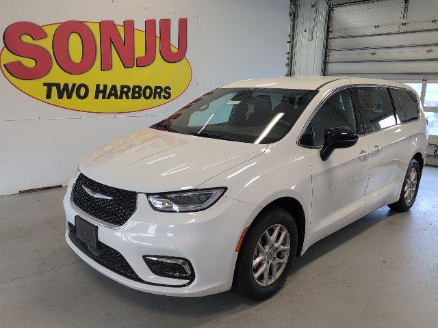 2025 Chrysler Pacifica Select for sale in Two Harbors, MN