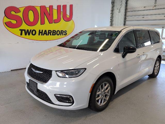 2025 Chrysler Pacifica Select for sale in Two Harbors, MN