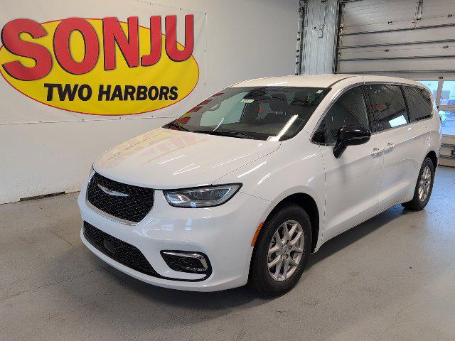 2025 Chrysler Pacifica Select for sale in Two Harbors, MN