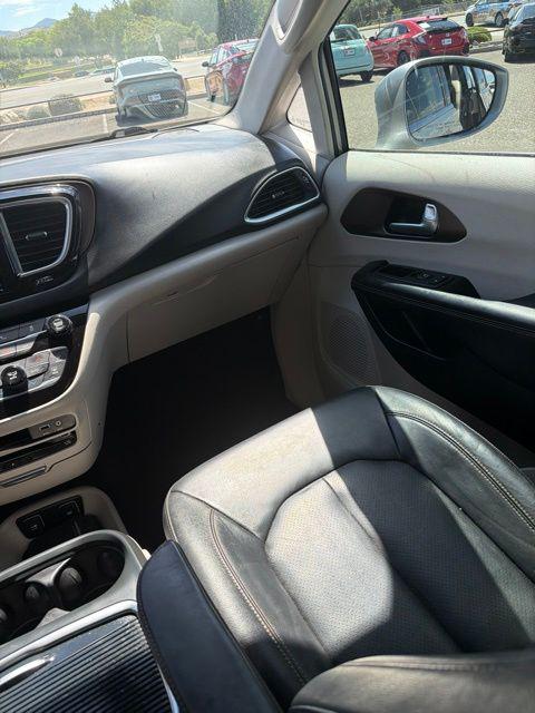 2017 Chrysler Pacifica Touring-L Plus