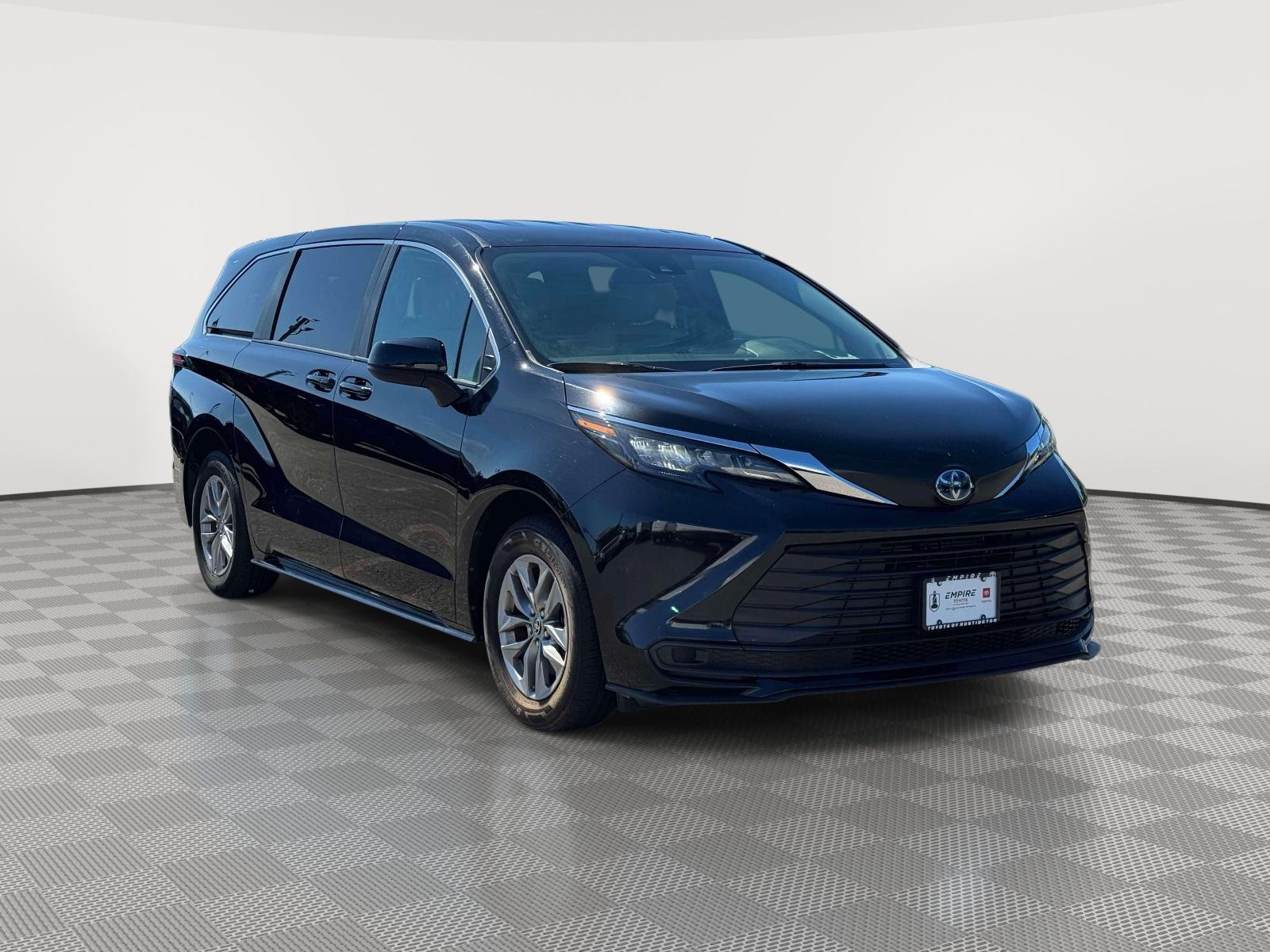 Midnight Black Metallic 2025 Toyota Sienna Minivan Front-Wheel Drive Automatic