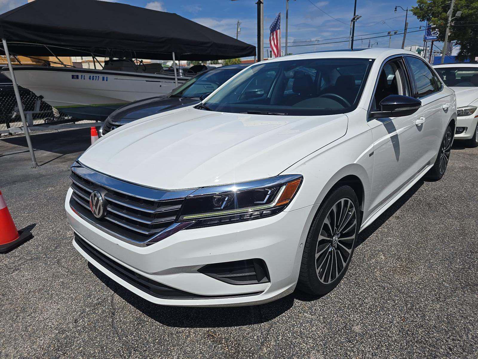 White 2022 Volkswagen Passat Sedan Front-Wheel Drive Automatic