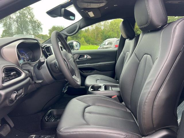 2027 Chrysler Pacifica Select AWD
