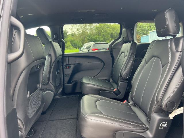 2027 Chrysler Pacifica Select AWD
