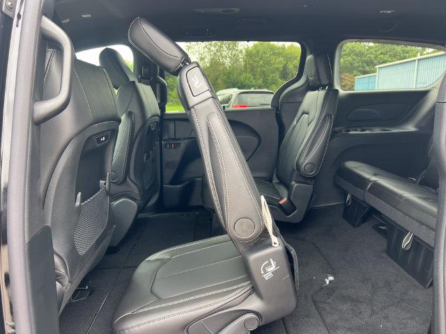 2027 Chrysler Pacifica Select AWD