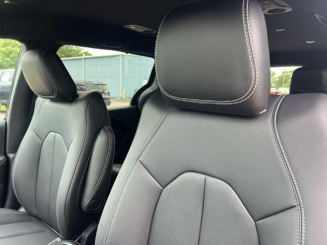 2027 Chrysler Pacifica Select AWD