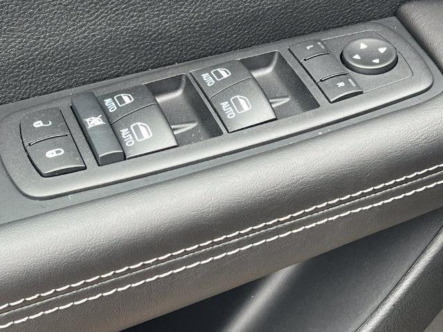 2027 Chrysler Pacifica Select AWD