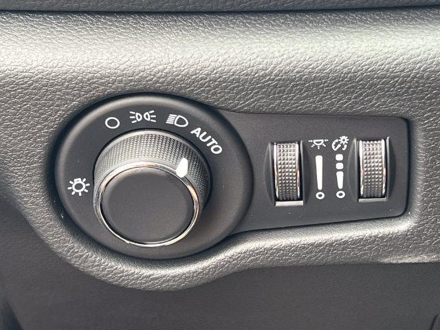 2027 Chrysler Pacifica Select AWD