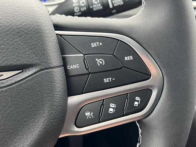 2027 Chrysler Pacifica Select AWD