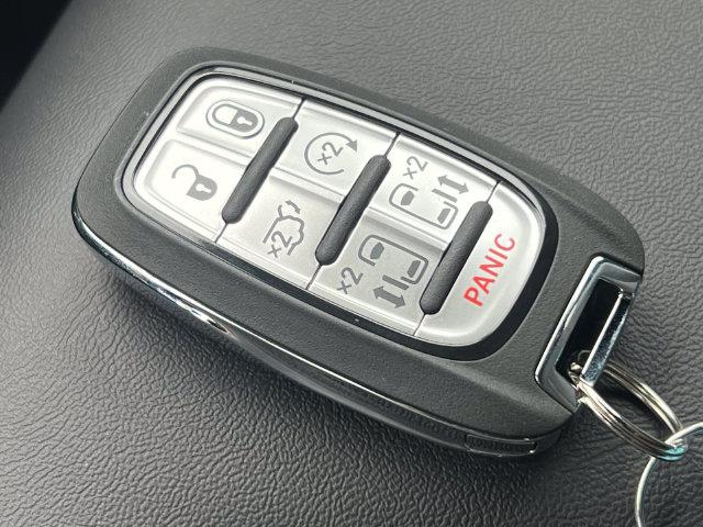 2027 Chrysler Pacifica Select AWD
