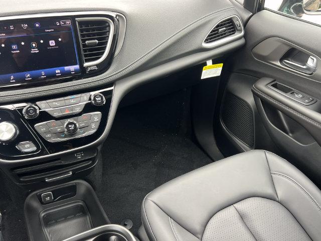 2027 Chrysler Pacifica Select AWD
