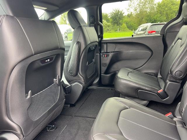 2027 Chrysler Pacifica Select AWD