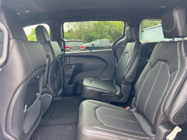 2027 Chrysler Pacifica Select AWD