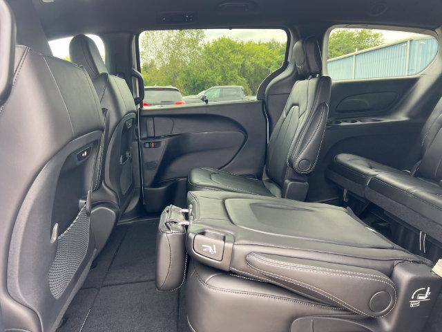 2027 Chrysler Pacifica Select AWD