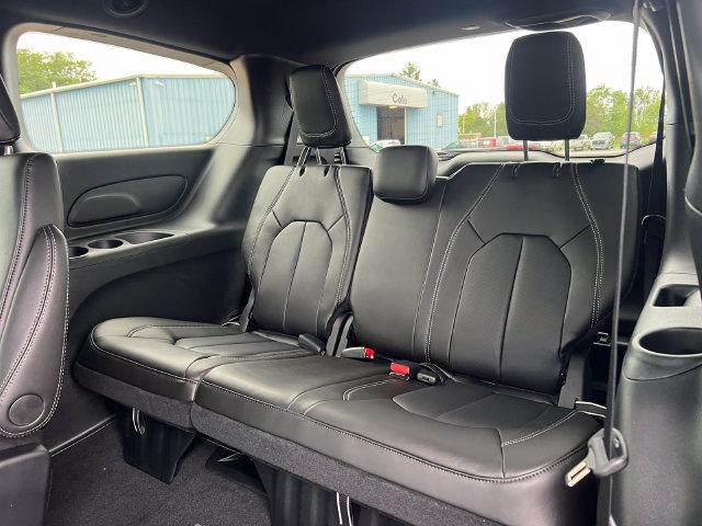 2027 Chrysler Pacifica Select AWD