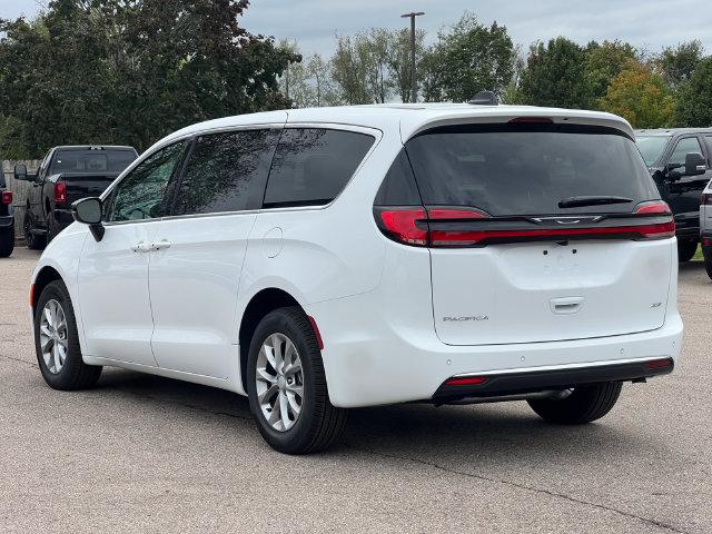 2027 Chrysler Pacifica Select AWD