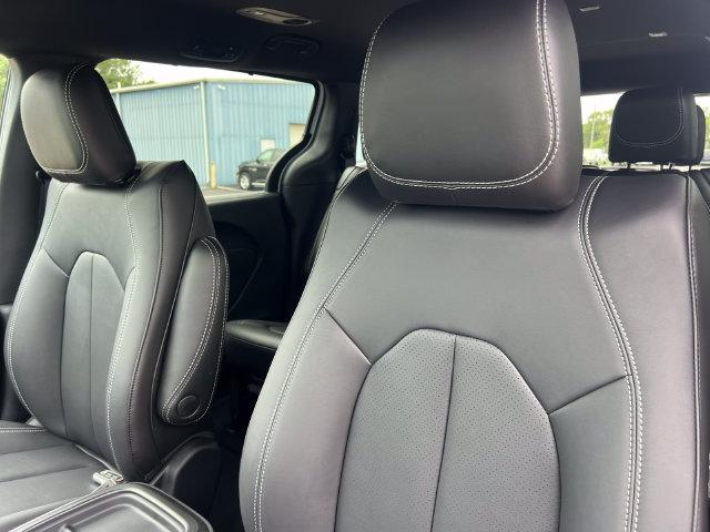 2027 Chrysler Pacifica Select AWD