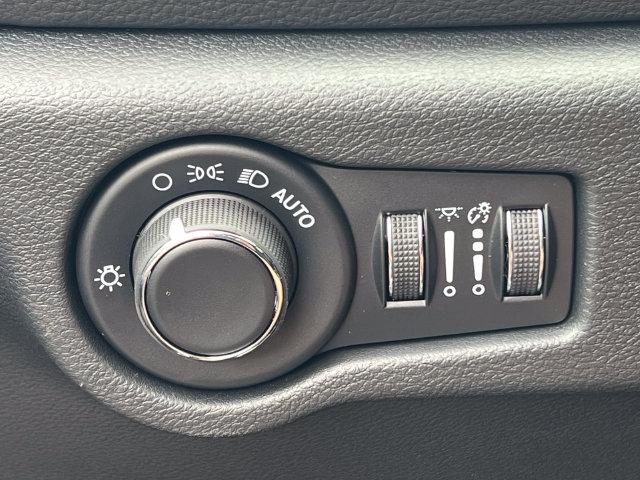2027 Chrysler Pacifica Select AWD