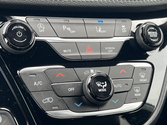 2027 Chrysler Pacifica Select AWD