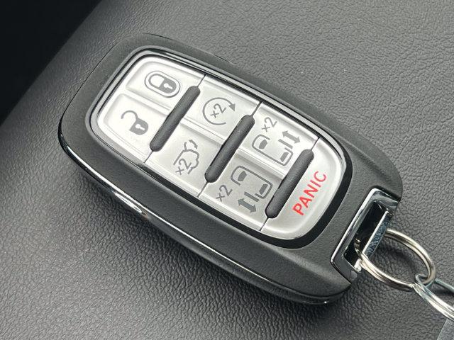 2027 Chrysler Pacifica Select AWD